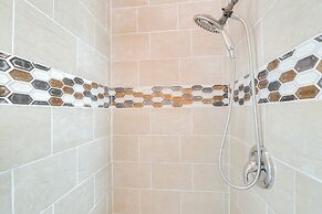 Galveston Getaway w/ Patio Near Porretto Beach!