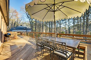 Lakefront Raleigh Home w/ Deck: 12 Mi to Downtown!