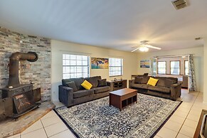 10 Mi to Lake Sumter: Home w/ Deck in Summerfield