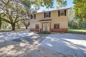 10 Mi to Lake Sumter: Home w/ Deck in Summerfield