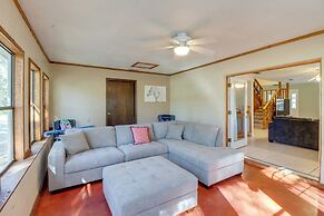 10 Mi to Lake Sumter: Home w/ Deck in Summerfield