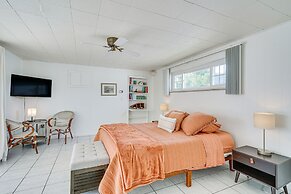 Cozy Cape Coral Home w/ Pool: 1 Block to Canal!