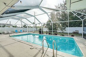 Cozy Cape Coral Home w/ Pool: 1 Block to Canal!