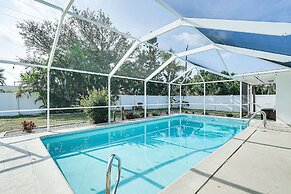 Cozy Cape Coral Home w/ Pool: 1 Block to Canal!
