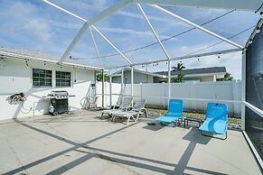 Cozy Cape Coral Home w/ Pool: 1 Block to Canal!