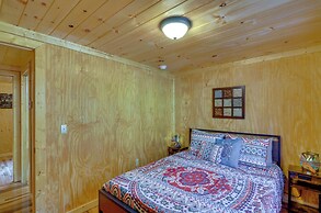 Peaceful Beattyville Cabin Near Red River Gorge!