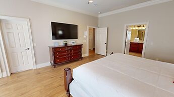 Casa By The C 7 Bedroom Home by RedAwning