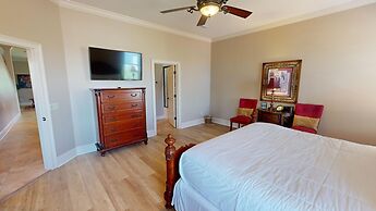 Casa By The C 7 Bedroom Home by RedAwning