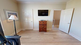 Casa By The C 7 Bedroom Home by RedAwning