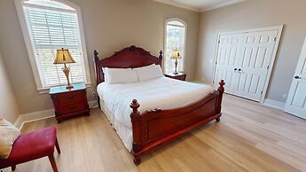 Casa By The C 7 Bedroom Home by RedAwning