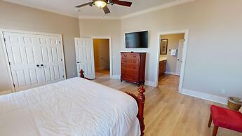 Casa By The C 7 Bedroom Home by RedAwning