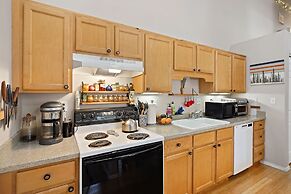 Bingo 1 Bedroom Condo by RedAwning