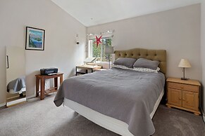 Bingo 1 Bedroom Condo by RedAwning