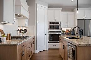 Rock Creek At Desert Color 5 Bedroom Townhouse