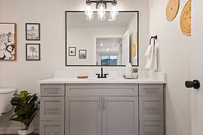 Palm Cove 2 Bedroom Condo