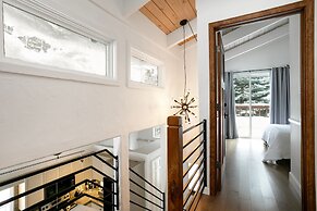 5107 Black Gore Drive 4 Bedroom Townhouse by RedAwning