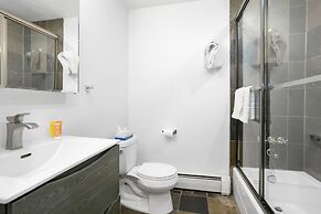 5107 Black Gore Drive 4 Bedroom Townhouse by RedAwning