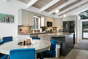 5107 Black Gore Drive 4 Bedroom Townhouse by RedAwning