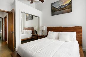 5107 Black Gore Drive 4 Bedroom Townhouse by RedAwning