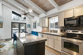 5107 Black Gore Drive 4 Bedroom Townhouse by RedAwning