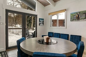 5107 Black Gore Drive 4 Bedroom Townhouse by RedAwning