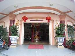 Hanh Long 2 by Bay Hotel