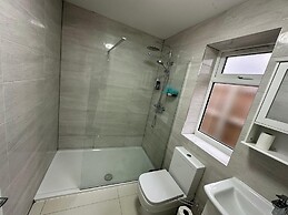 Separate One Bedroom Large Apartment in Slough