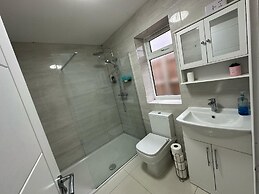 Separate One Bedroom Large Apartment in Slough