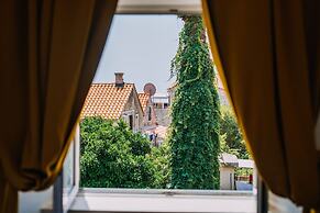 Art Deco Cathedral Apartments by DuHomes