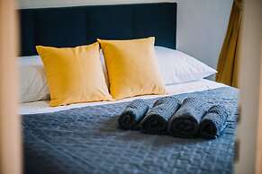 Art Deco Cathedral Apartments by DuHomes