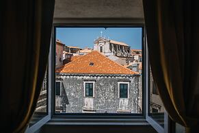Art Deco Cathedral Apartments by DuHomes