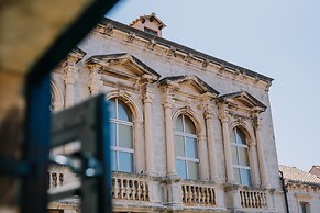 Art Deco Cathedral Apartments by DuHomes