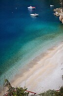 Art Deco Cathedral Apartments by DuHomes