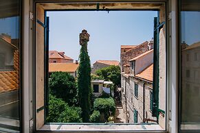 Art Deco Cathedral Apartments by DuHomes