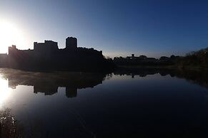 Stunning Apartment Overlooking Pembroke Castle