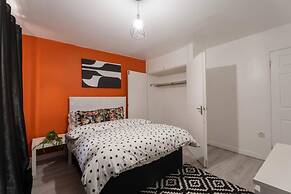 Stylish 2 Bedroom Apartment in Birmingham