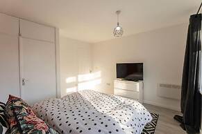 Stylish 2 Bedroom Apartment in Birmingham