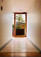 Escalera al puerto Guest House