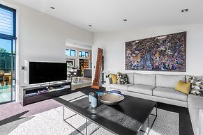 Taonga with panoramic sea views