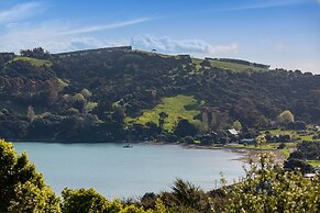 Taonga with panoramic sea views