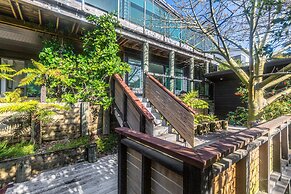 Taonga with panoramic sea views