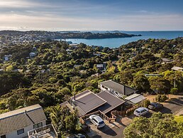 Taonga with panoramic sea views