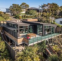 Taonga with panoramic sea views