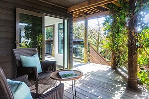 Taonga with panoramic sea views