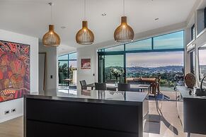 Taonga with panoramic sea views