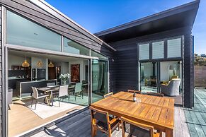 Taonga with panoramic sea views