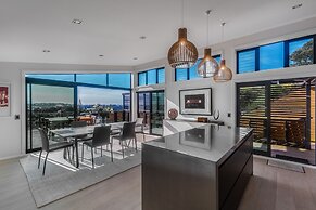 Taonga with panoramic sea views