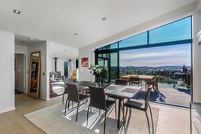 Taonga with panoramic sea views