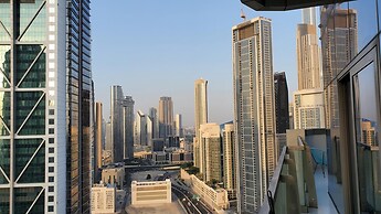 Modern 3BR With Full Burj Khalifa and Sea View