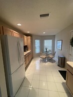 Burbank - Beautiful Designer Home Near Glenview Country Club